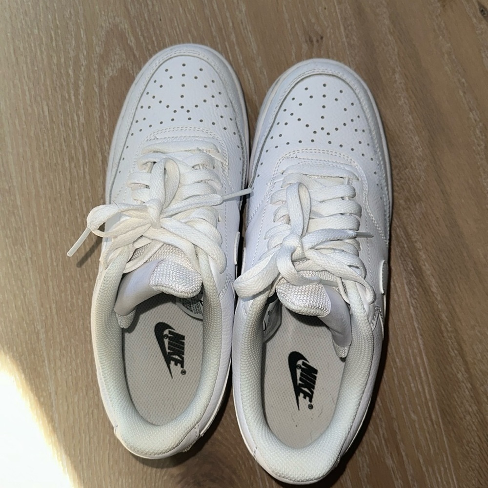 Nike Court Borough low